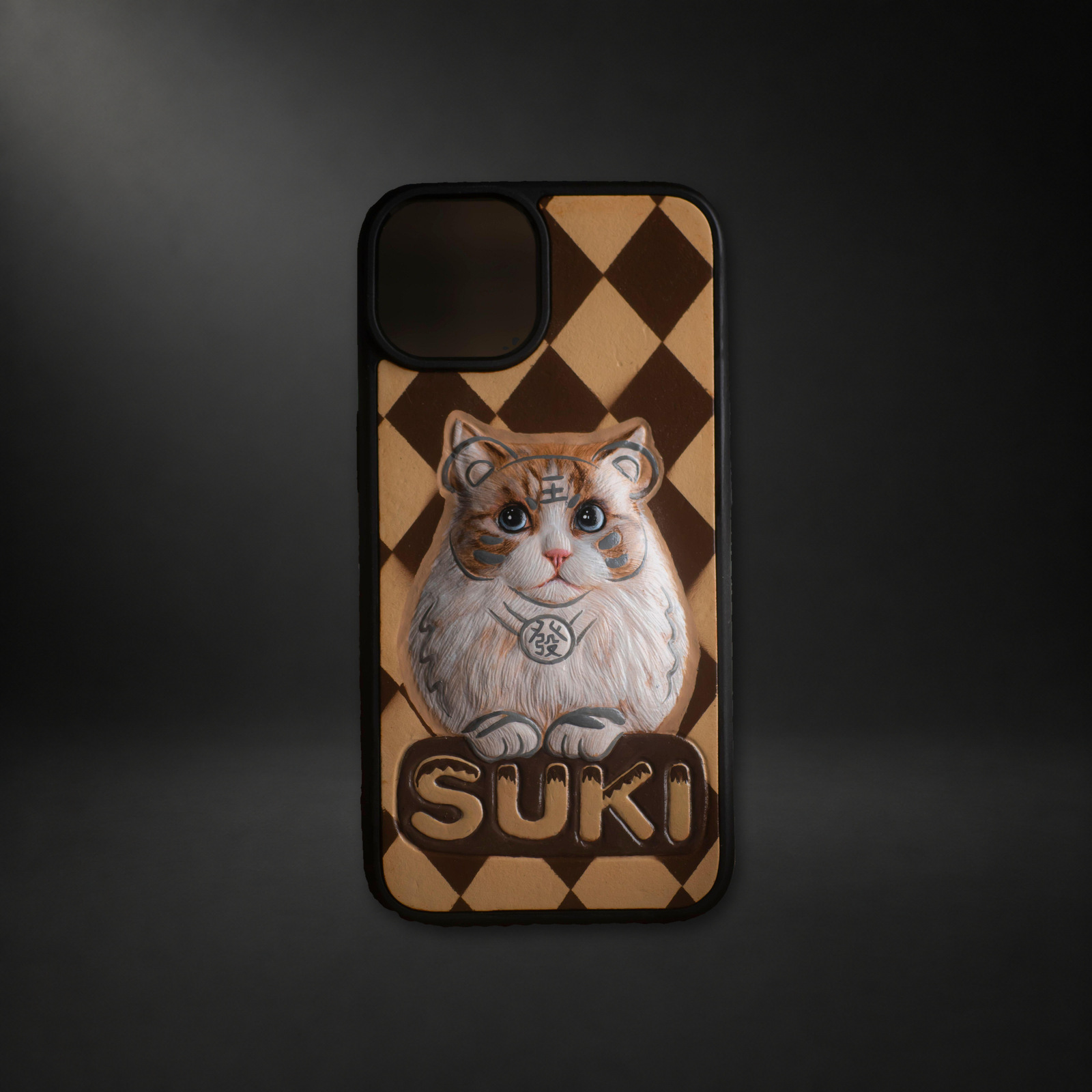 菱格猫咪皮雕手机壳展示第2张图片