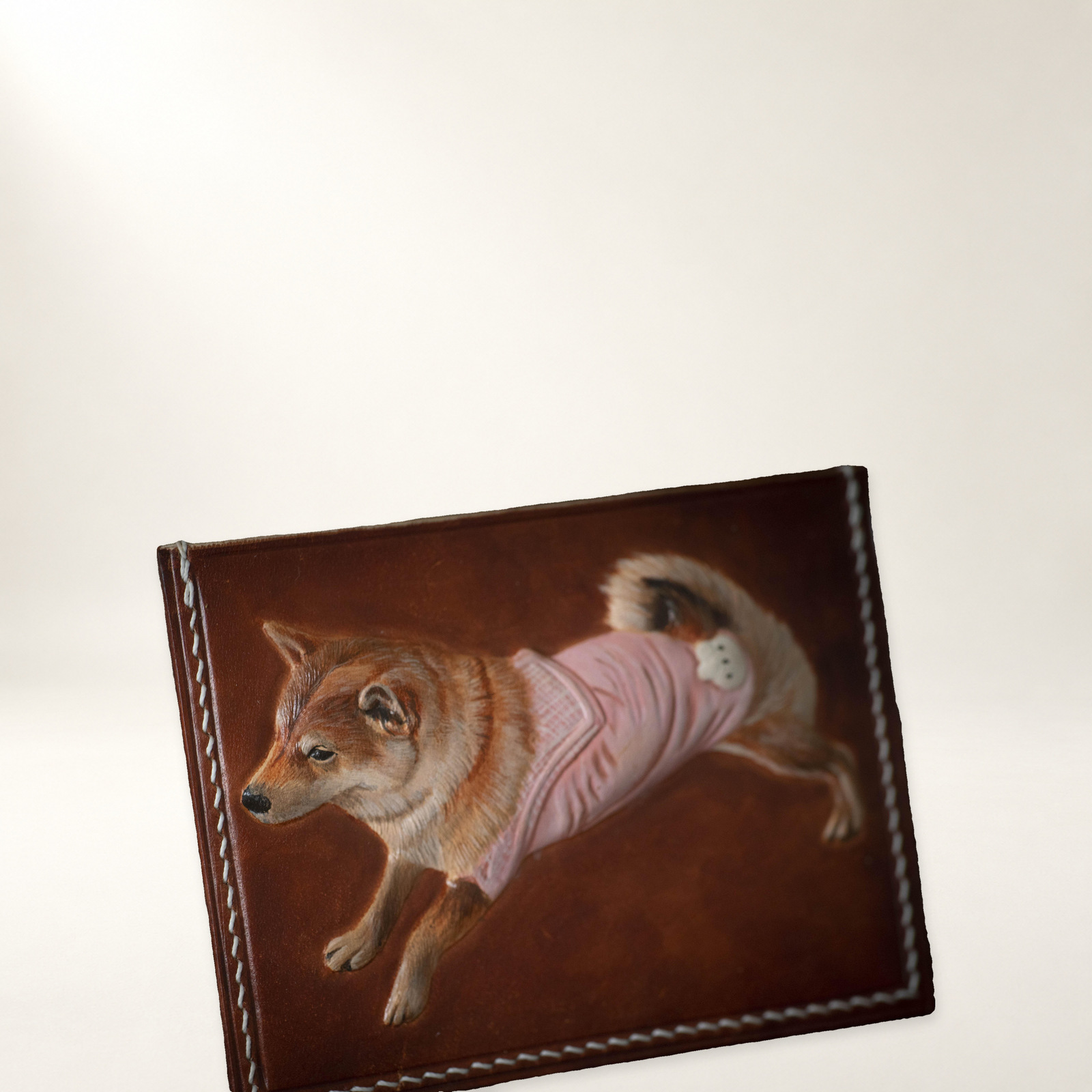 柴犬皮雕卡包展示第1张图片